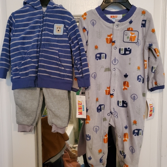 Boys size 0-3, 3-6 and 6-12 month clothing. - Picture 5 of 6